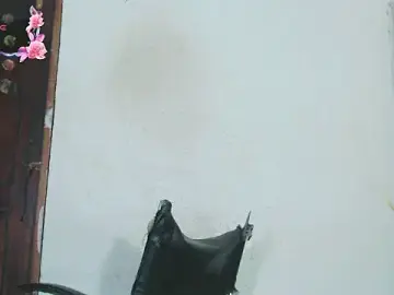 Stripchat Live Sex Cam of x_miila_x