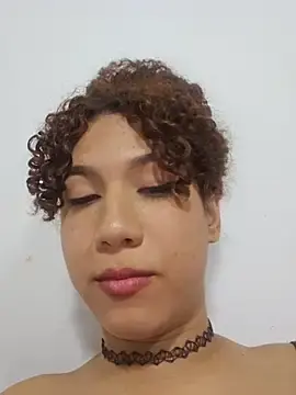 Stripchat Sex Cam of lilith_isabella25