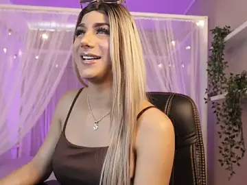 Stripchat Free Live Porn of Martinaa_Rose