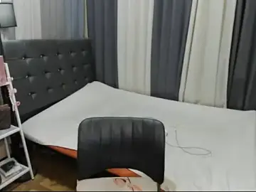 Stripchat Adult Webcam of XTsUncutMargauxX