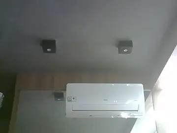 Stripchat Live Sex Cam of SkinnyKitten