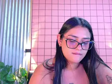 Stripchat Free Porn Cam of mensia_hernandz