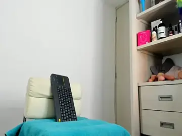 Stripchat Live Sex Cam of shantallhotxx